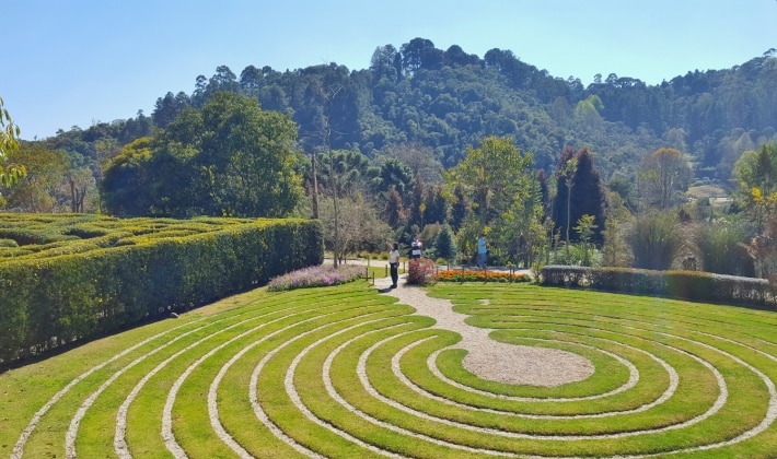 Amantikir Labirinto Grama.jpg