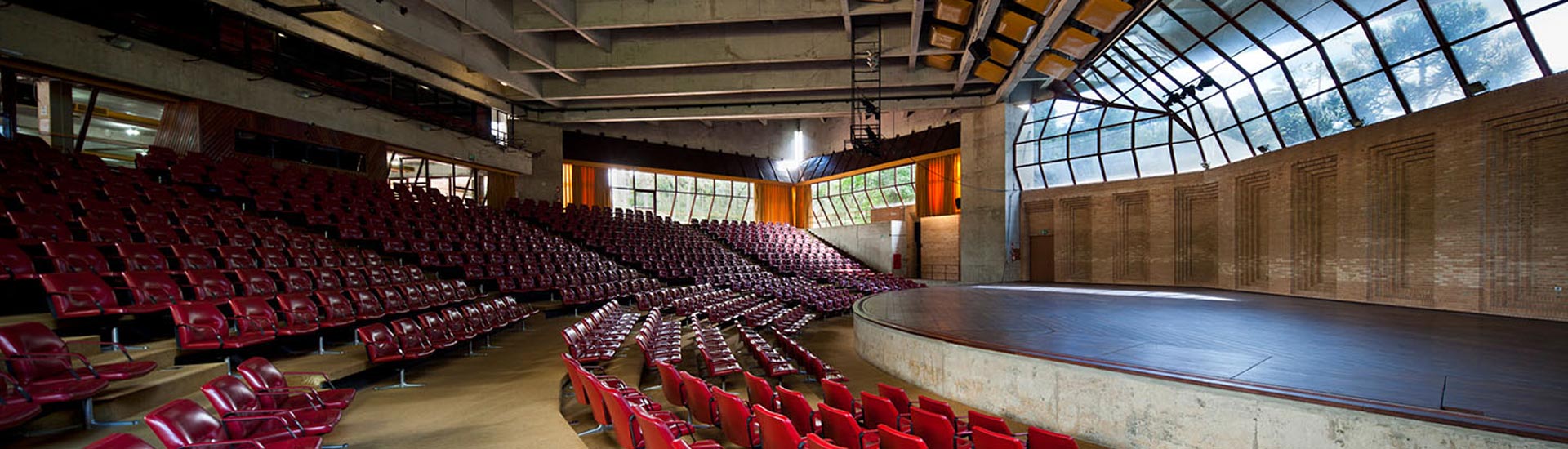 Auditorio claudio santoro na lateral.jpg