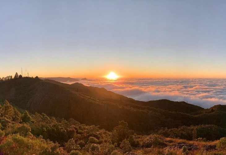 Pico do Itapeva nascer do sol.jpg